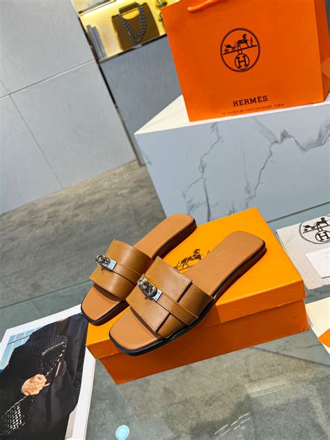 bijenkorf hermes slippers|hermes schaal.